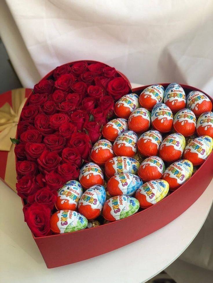 Сердце Kinder и розы